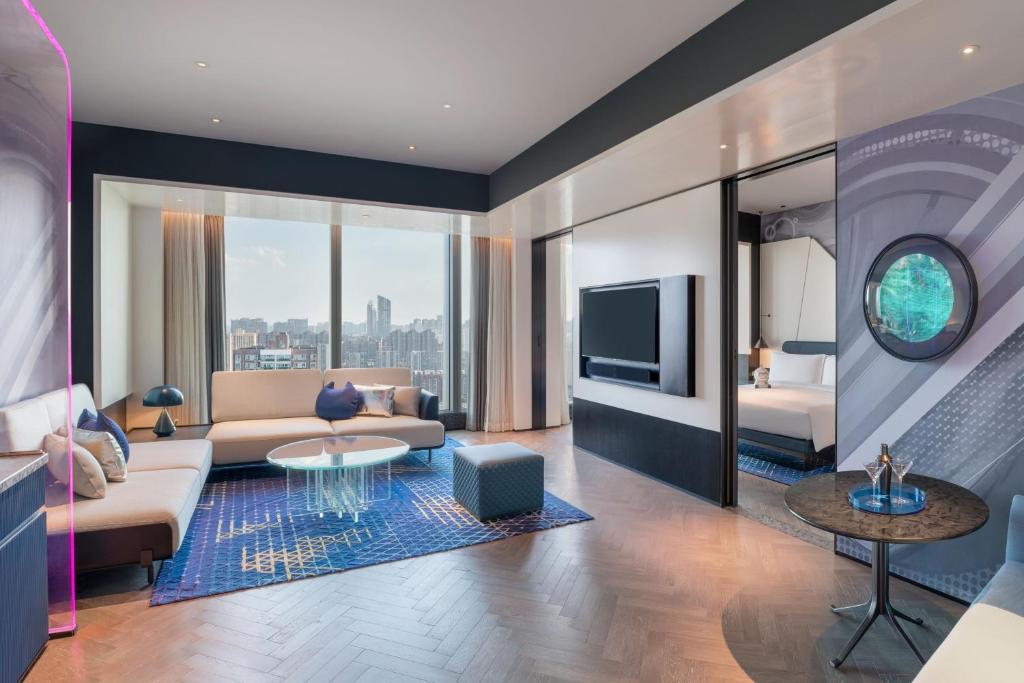 Hotels/B&Bs